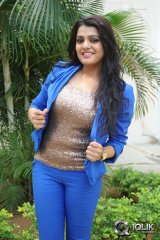 Tashu Kaushik at Reporter Movie Teaser Launch